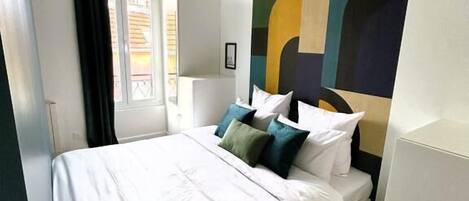 Free WiFi, bed sheets