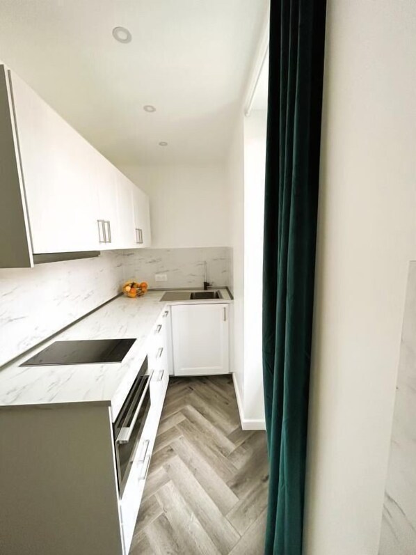 Fridge, microwave, stovetop, coffee/tea maker