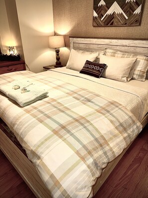 1 bedroom, WiFi, bed sheets - Ski in/out @Base Lodge at  Clock tower,Okemo. Building B  Ground Level sleeps 6 (Ludlow)