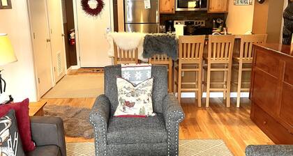Ski in/out @Base Lodge at Clock tower,Okemo. Building B Ground Level sleeps 6