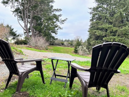 Property grounds. Serene Escape in Loleta