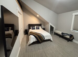 6 bedrooms, iron/ironing board, WiFi, bed sheets - Lodge House (Arlington)