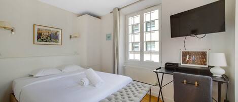 2 bedrooms, iron/ironing board, Internet, bed sheets