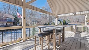 Outdoor dining - Relaxation Station (Maggie Valley)