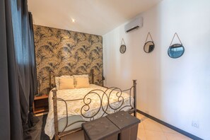 1 chambre, fer et planche Ă repasser, Wi-Fi gratuit, draps fournis