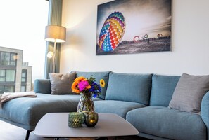 TV, bøker og stereoanlegg