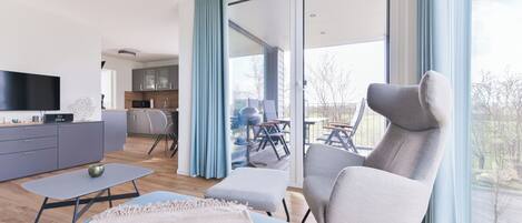 Téléviseur, livres, chaßne audio