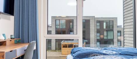 2 bedrooms, desk, iron/ironing board, travel crib