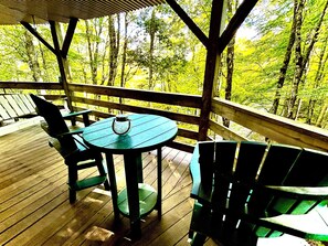 Outdoor dining - Sugar's Edge Luxury Mountain Treehouse with AirCon (Sugar Mountain)