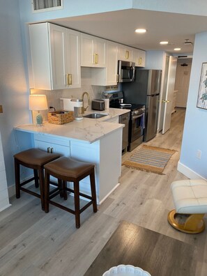 Microwave, oven, stovetop, dishwasher - Coastal Charm: 1 Bedroom King at Seawatch Resort Completely Renovated in 2025 (Myrtle Beach)