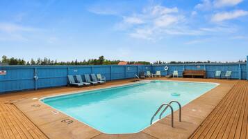 Piscine extérieure (ouverte en saison)