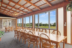 Petit déjeuner anglais servi en supplément les week-ends