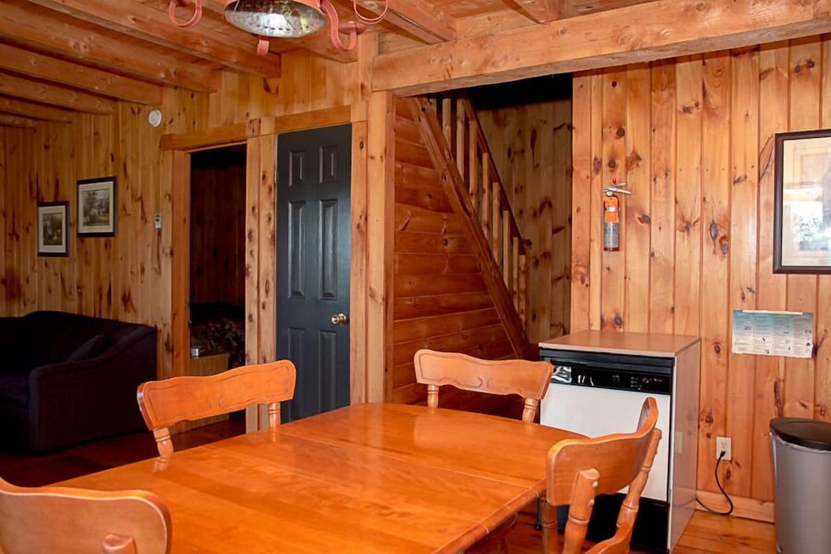 Cabin dành cho gia đình, quang cảnh một góc biển | Bàn, bàn ủi/dụng cụ ủi quần áo, nôi/giường cho trẻ sơ sinh (phụ phí) 