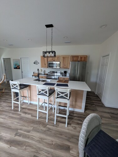 Hangar Hideaway - Stay at a grass runway