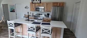 Hangar Hideaway - Stay at a grass runway