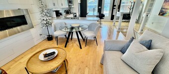 Cozy, Relaxing, Center City Retreat with Private Rooftop Deck!