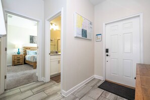 4 slaapkamers, een strijkplank/strijkijzer, reisbedje, wifi