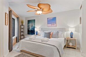 2 bedrooms, iron/ironing board, WiFi, bed sheets - Beach, Indoor and Outdoor Pools, Hot tub, Tennis walk Coligny Plaza! (Hilton Head Island)