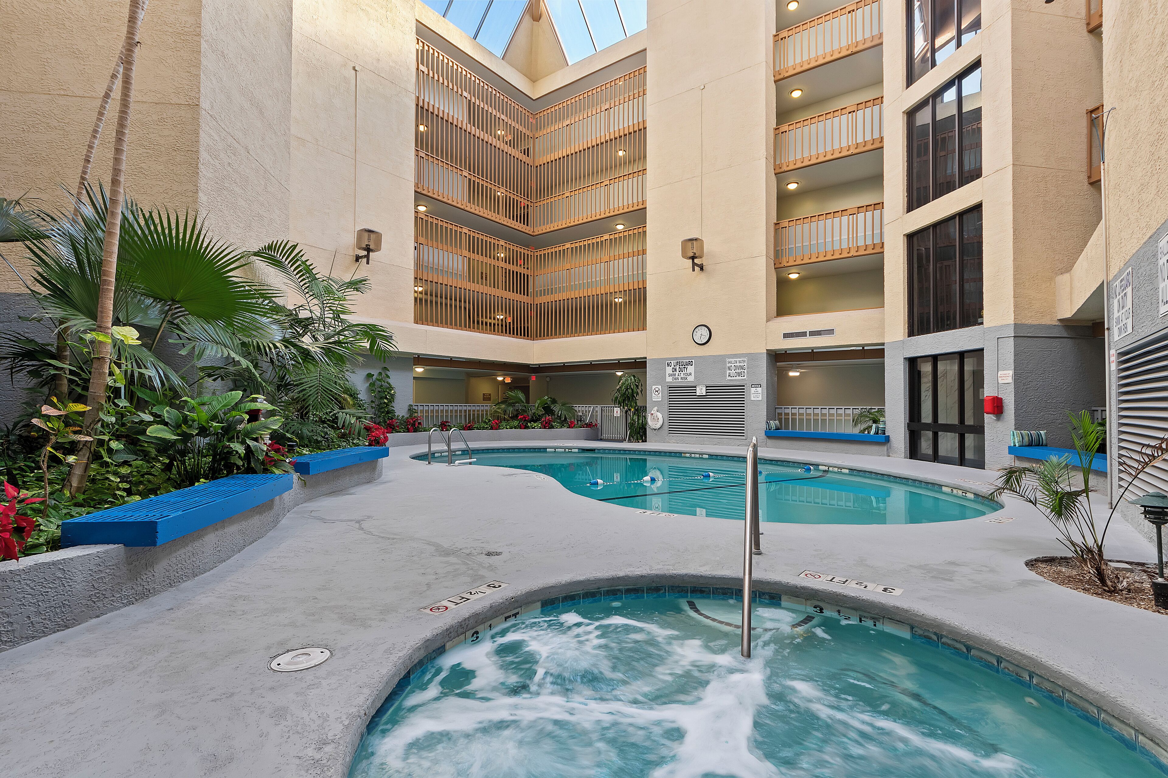 Piscine couverte, piscine extérieure