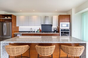 Private kitchen - Paraiso Vista, Your oasis in Marina Vallarta! (Puerto Vallarta)