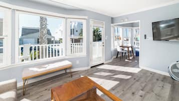 2 bedrooms, iron/ironing board, free WiFi