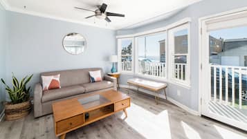 Bungalow, patio, vista al océano | 2 habitaciones, tabla de planchar con plancha y wifi gratis