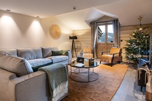 Living area - Wifi, 100m from resort center, 4th floor, view mountain, fitness, sauna, hammam, balcony, parking (Courchevel)