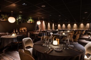 Dining - Wifi, 100m from resort center, 4th floor, view mountain, fitness, sauna, hammam, balcony, parking (Courchevel)