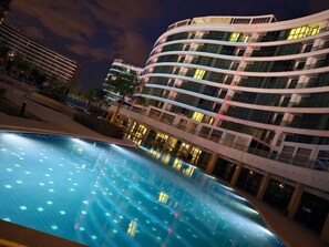 Indoor pool, outdoor pool