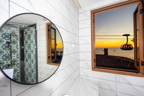 Deluxe-Doppelzimmer, 1Â King-Bett, Meerblick | Badezimmer