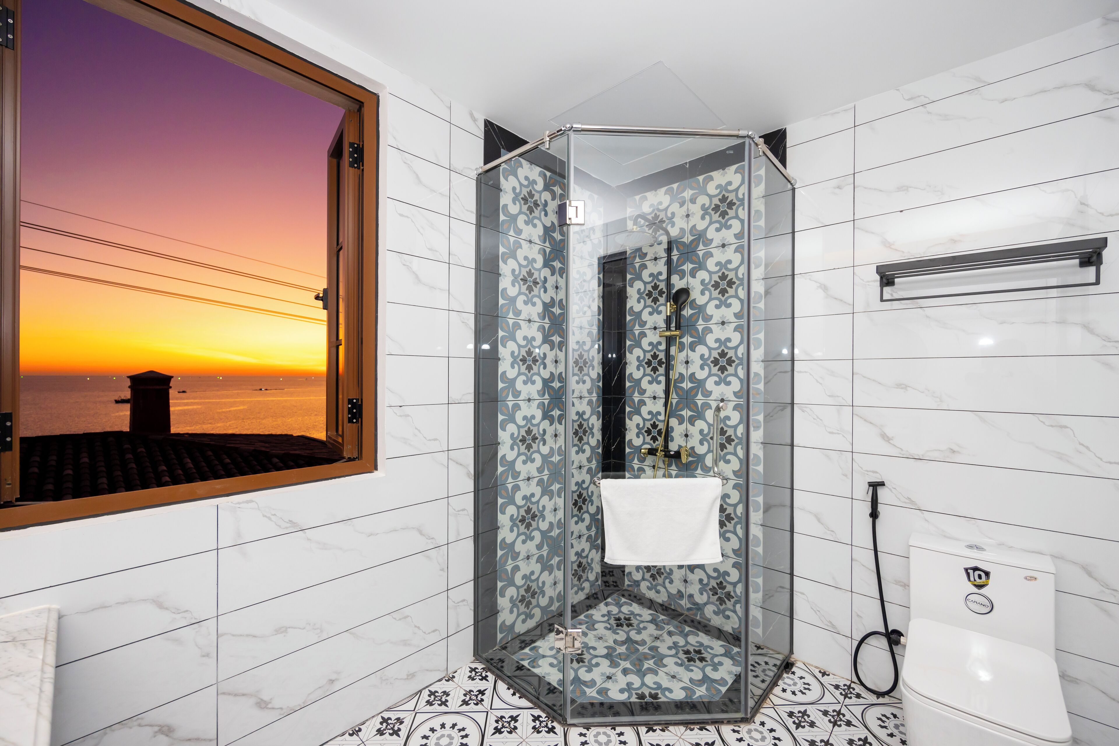 Deluxe Double Room, 1 King Bed, Ocean View | Bathroom