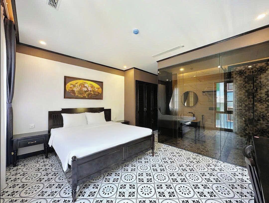 Free minibar items, desk, free WiFi, bed sheets