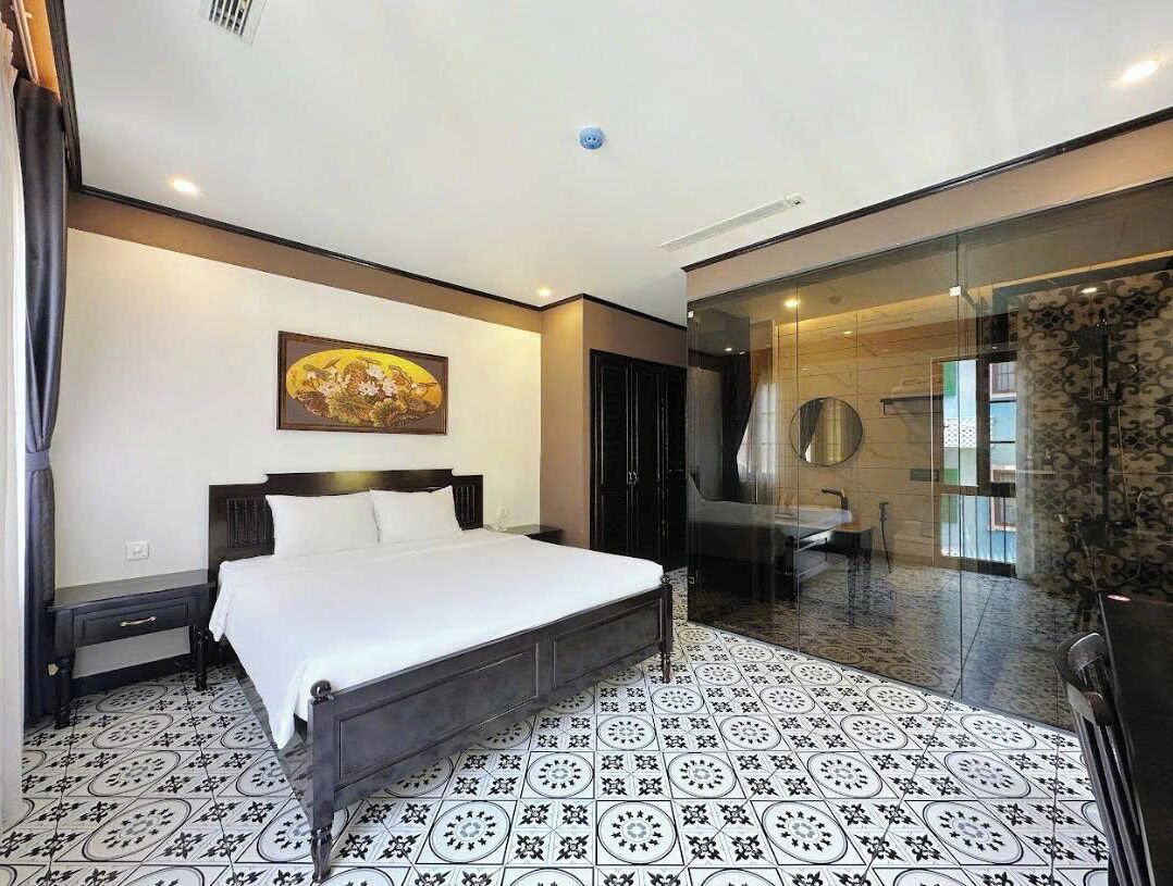 Superior Double Room, Partial Sea View | Free minibar items, desk, free WiFi, bed sheets