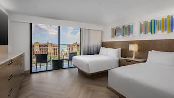 Roupas de cama antialérgicas, cofres nos quartos, cortinas blackout