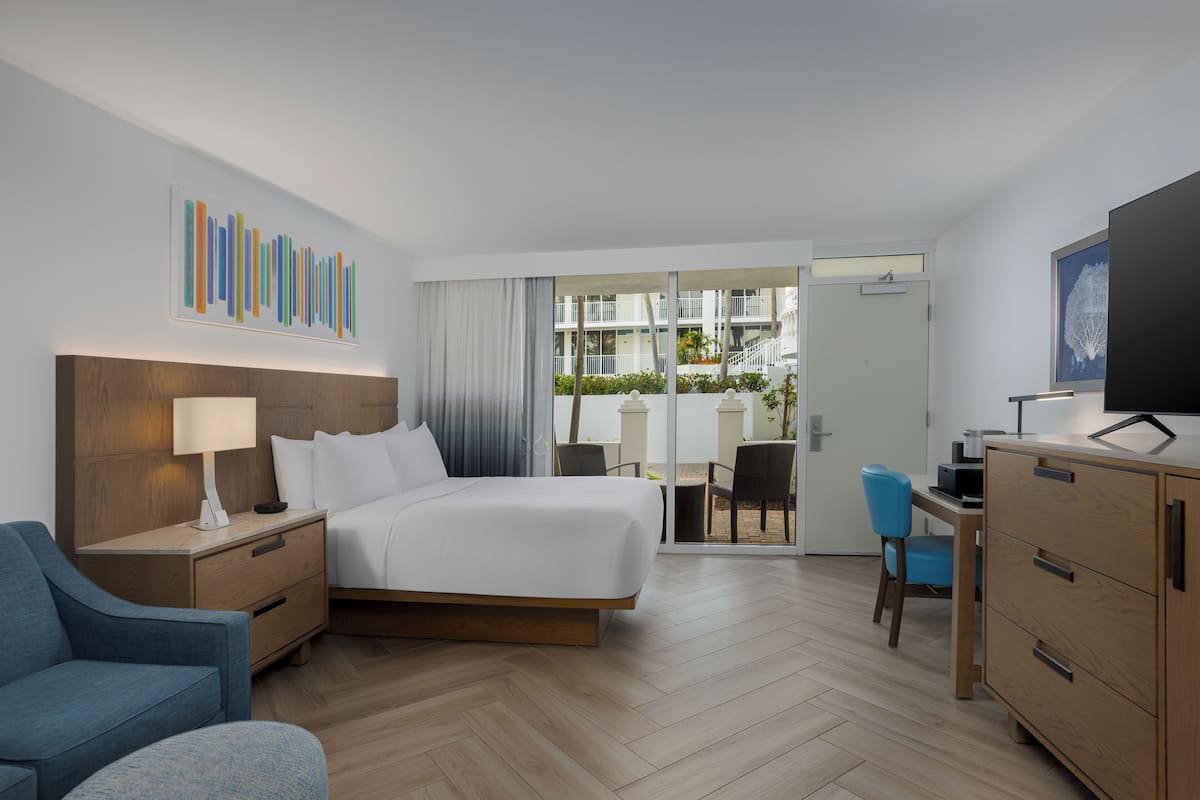 Hypo-allergenic bedding, in-room safe, blackout curtains
