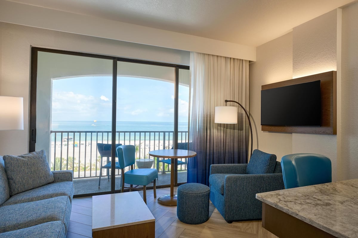 Junior Suite, 2 Queen Beds, Balcony (Oceanfront View) | Living area