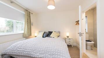 House | 2 bedrooms, iron/ironing board, free WiFi, bed sheets