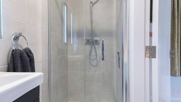 House | Bathroom | Shower, hair dryer, towels