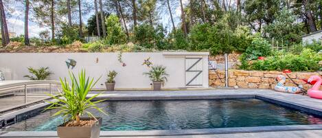 Piscine couverte, piscine extérieure