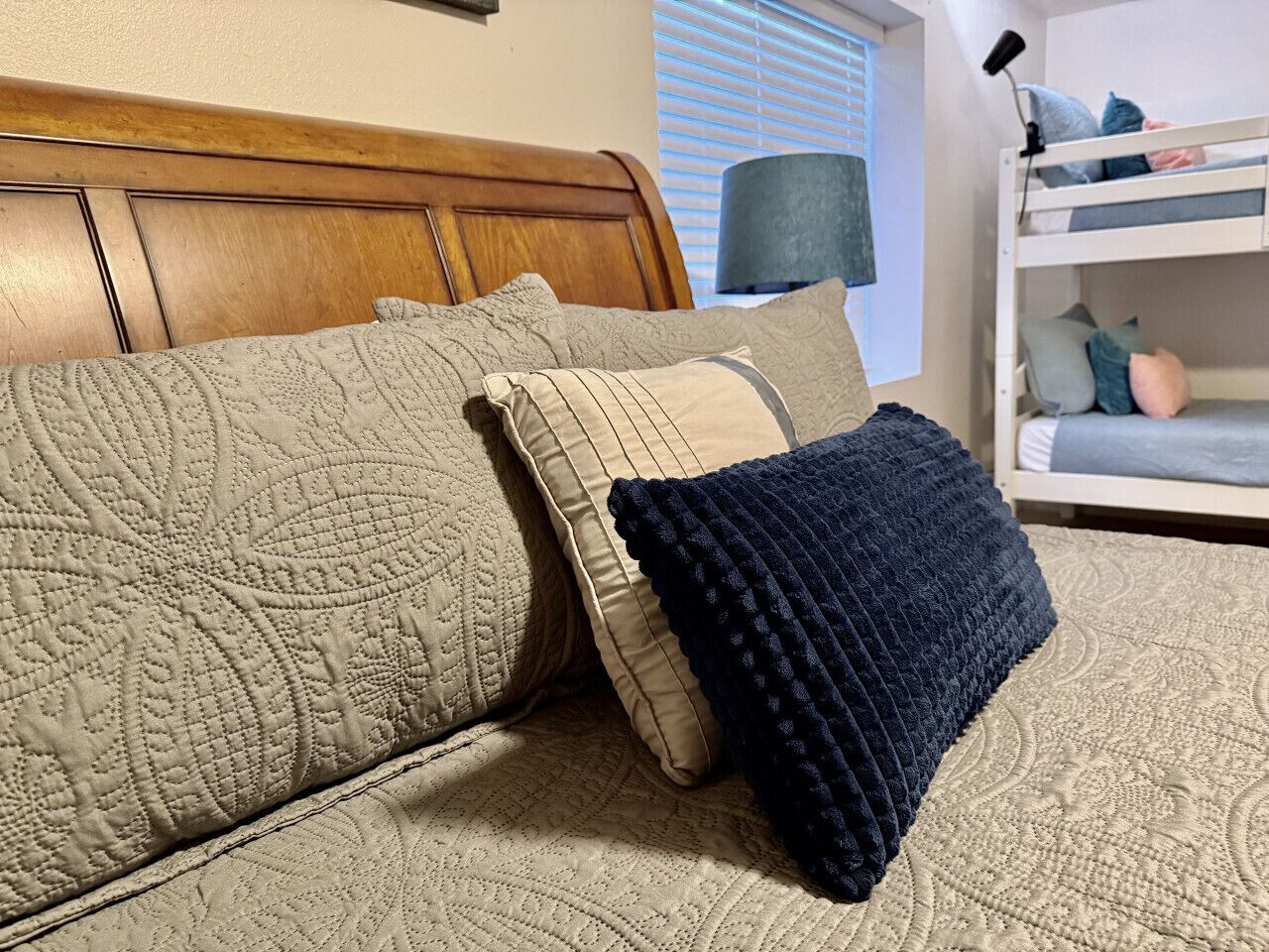 5 Schlafzimmer, Schreibtisch, Bügeleisen/Bügelbrett, Reisekinderbett