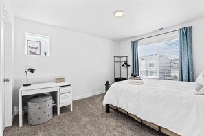 3 slaapkamers, een strijkplank/strijkijzer, reisbedje, gratis wifi