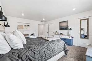 3 chambres, fer et planche à repasser, lit parapluie, Wi-Fi gratuit