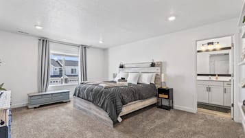 3 chambres, fer et planche à repasser, lit parapluie, Wi-Fi gratuit
