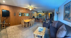 Tv, eldstad, dvd-spelare och bordsfotboll