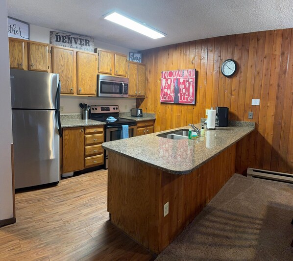 Fridge, microwave, oven, coffee/tea maker