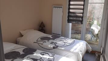2 bedrooms, iron/ironing board, WiFi, bed sheets