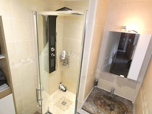Douche, sĂšche-cheveux