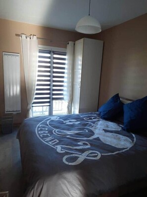 2 chambres, fer et planche Ă repasser, Wi-Fi, draps fournis