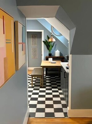 Interior - The Cascade Crib: Portland Vibes, Homey Feel (Portland)