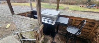 The Lodge 1st Floor 1-bedroom/Kitchen apartment with AC and WiFi in Kimball